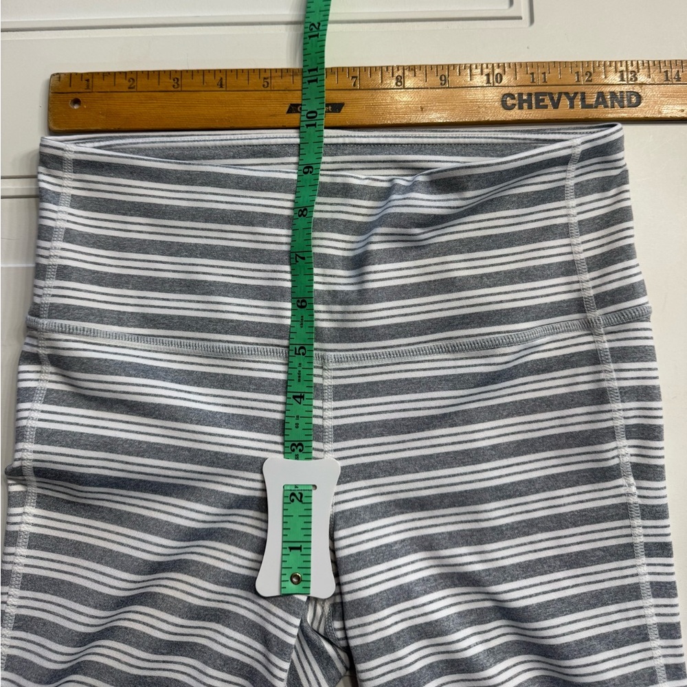 Athleta Striped Cropped Capri Leggings Gray White Womens Size Small Active - Picture 5 of 6